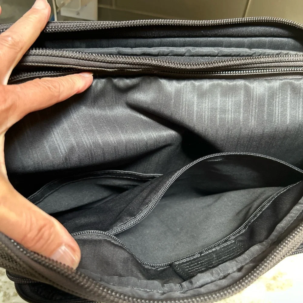 TUMI BALISTIC TRAVEL WORK DOUBLE COMPARTMENT PADDED LAPTOP BRIEFCASE SCHOOL